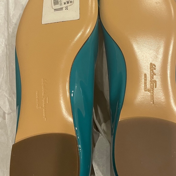 Brand New! Ferragamo flat (green) - Picture 2 of 2